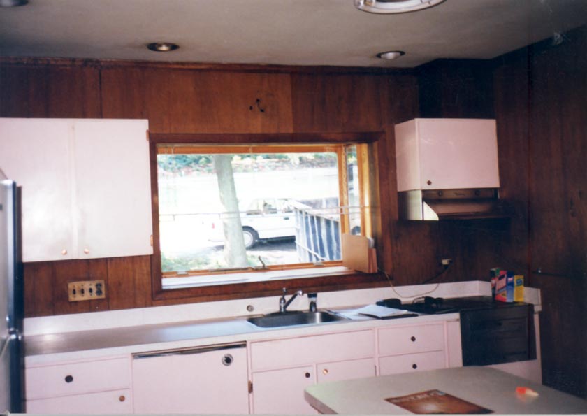 Kitchen before remodeling